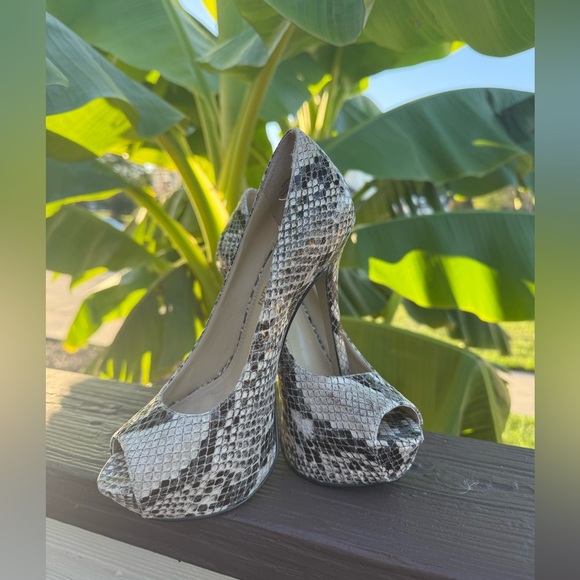 Enzo Angiolini Textured Leather Heels - Picture 1 of 6